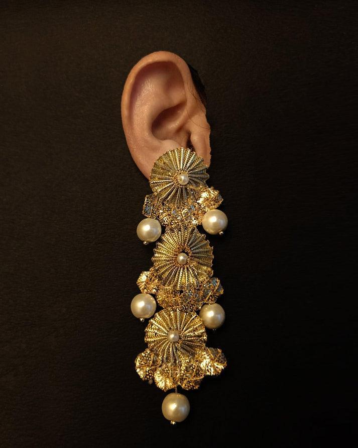 DROP EARRINGS - Golden.