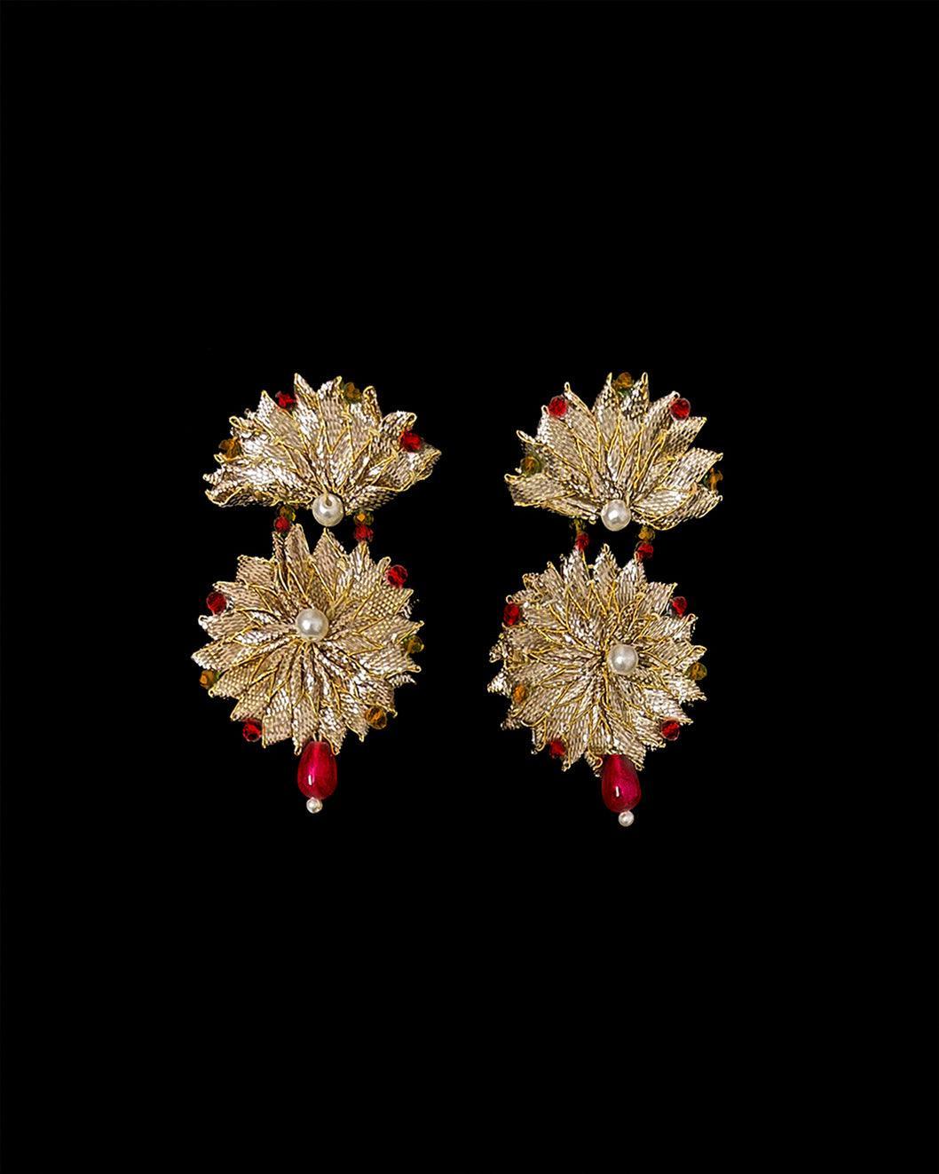 DROP EARRINGS - Golden.