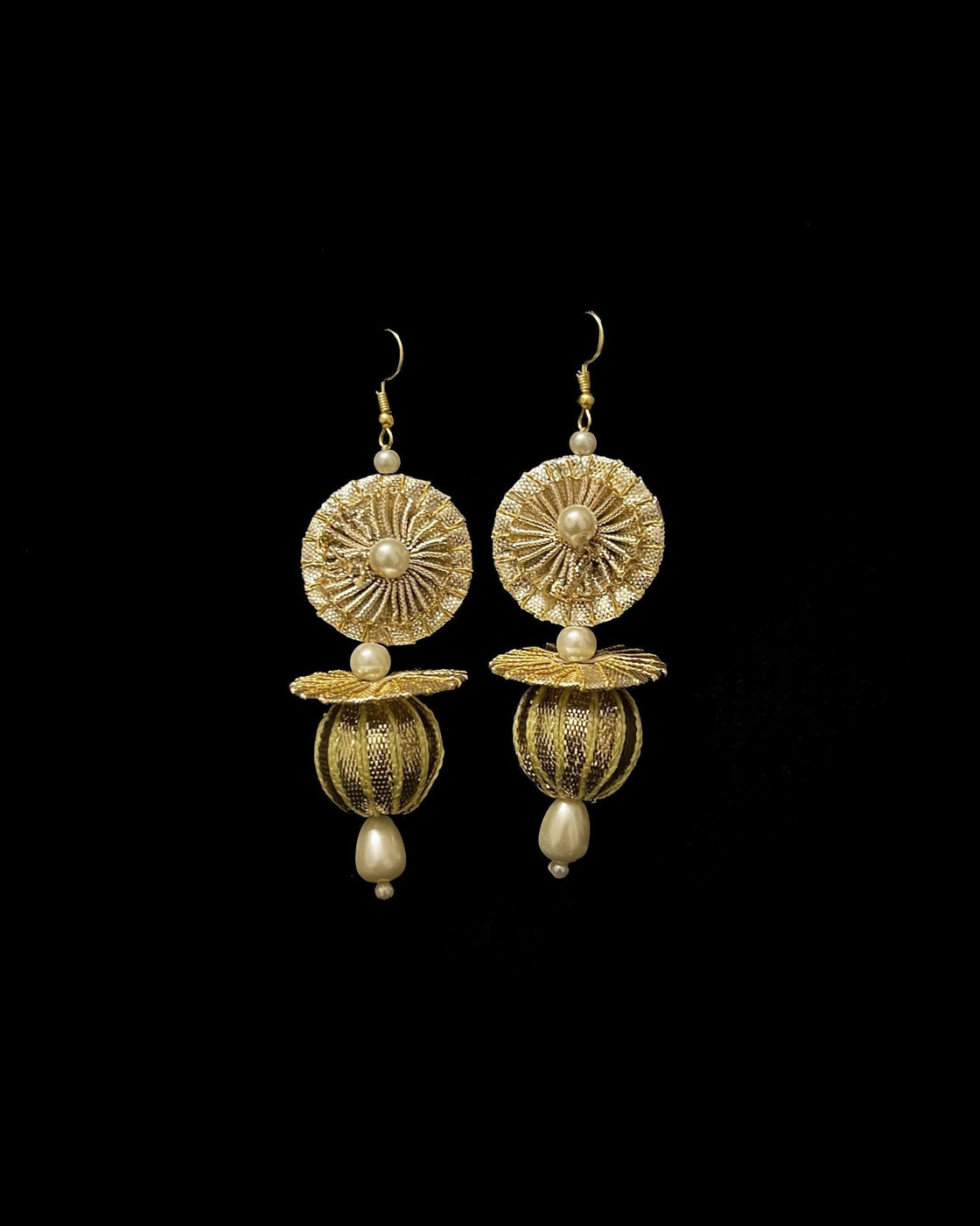 DANGLE EARRINGS - Golden.