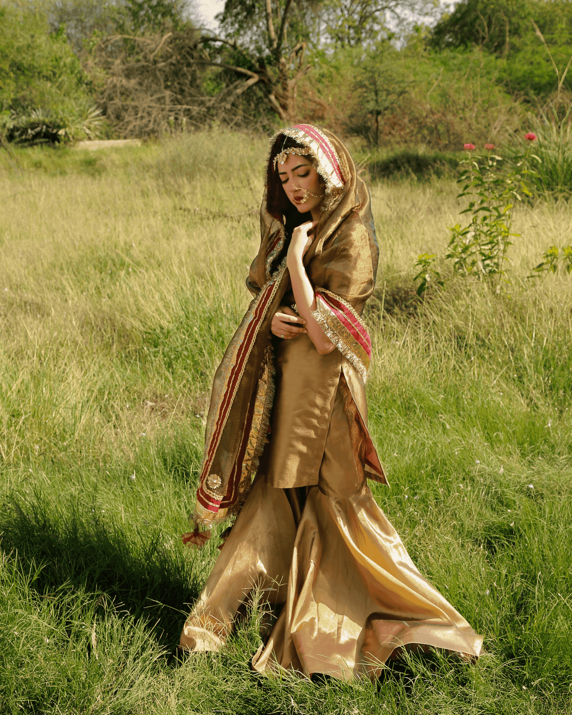 3 PIECE EMBELLISHED SUIT - Brown